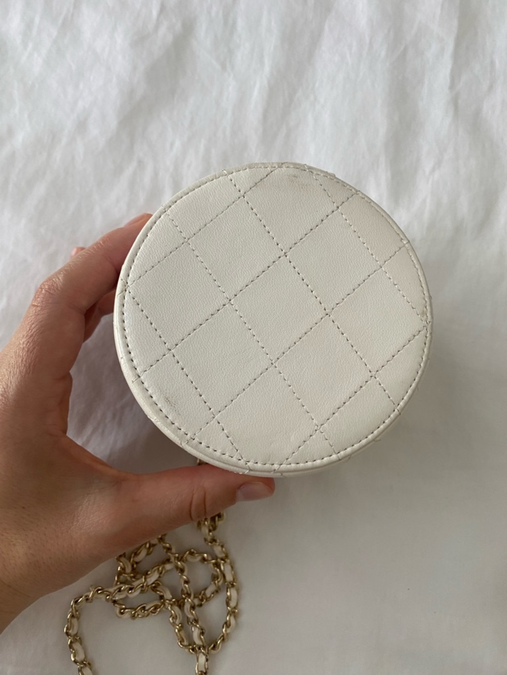 CHANEL CC Round Vanity Case Chain Quilted Lambskin Mini shoulder/crossbody 2021 - Picture 14 of 17